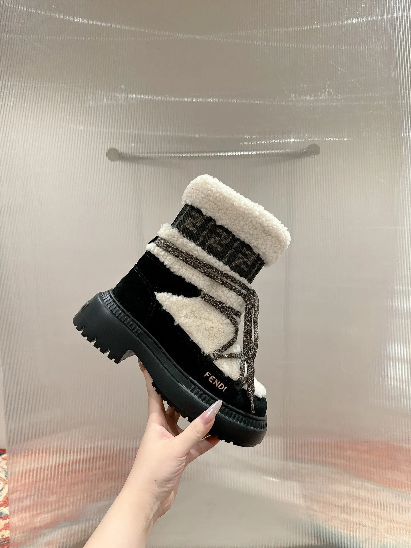 APRES CHIC WHITE SHEARLING AND BLACK SUEDE BOOTS