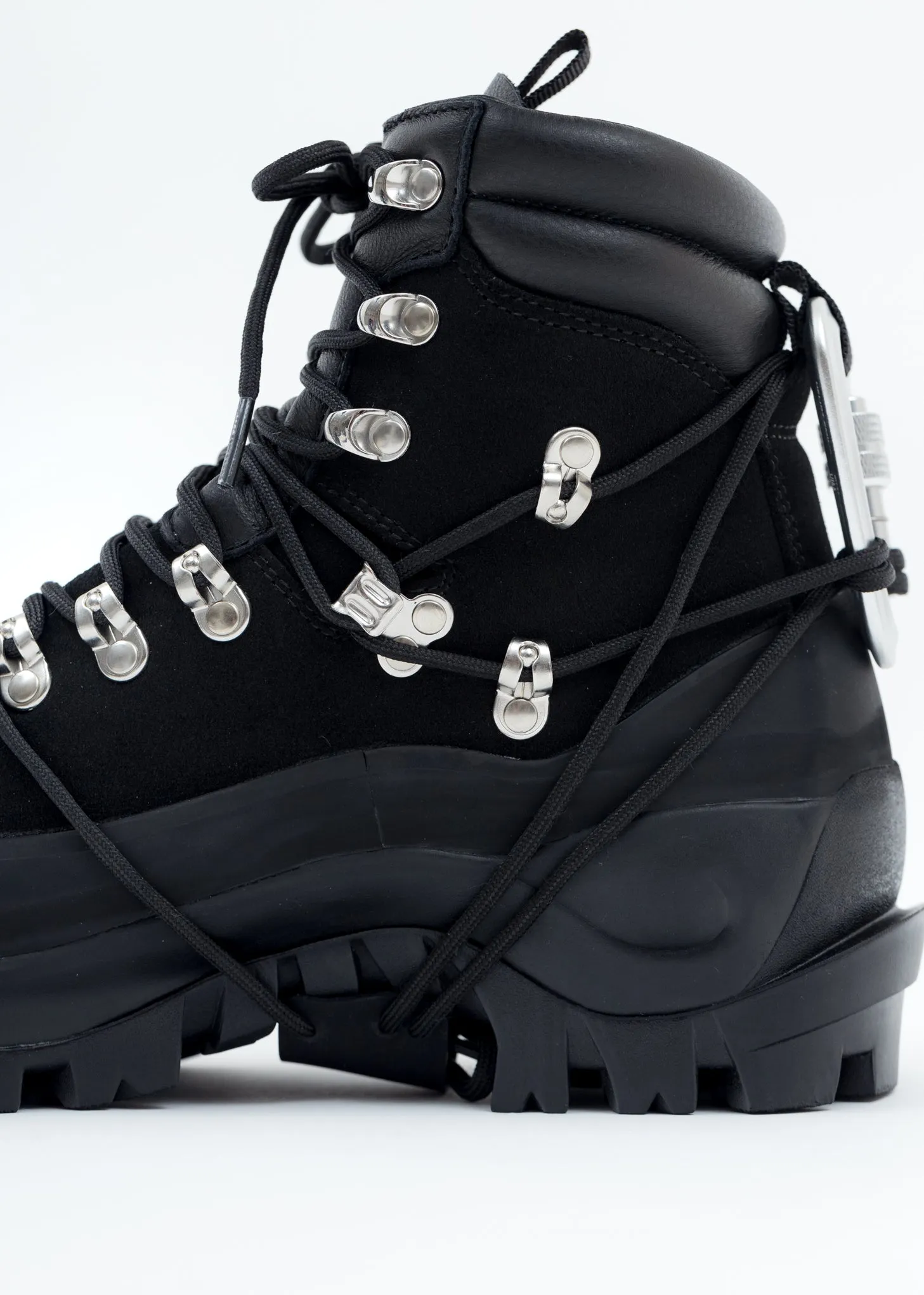 BLACK HIKING BOOTS