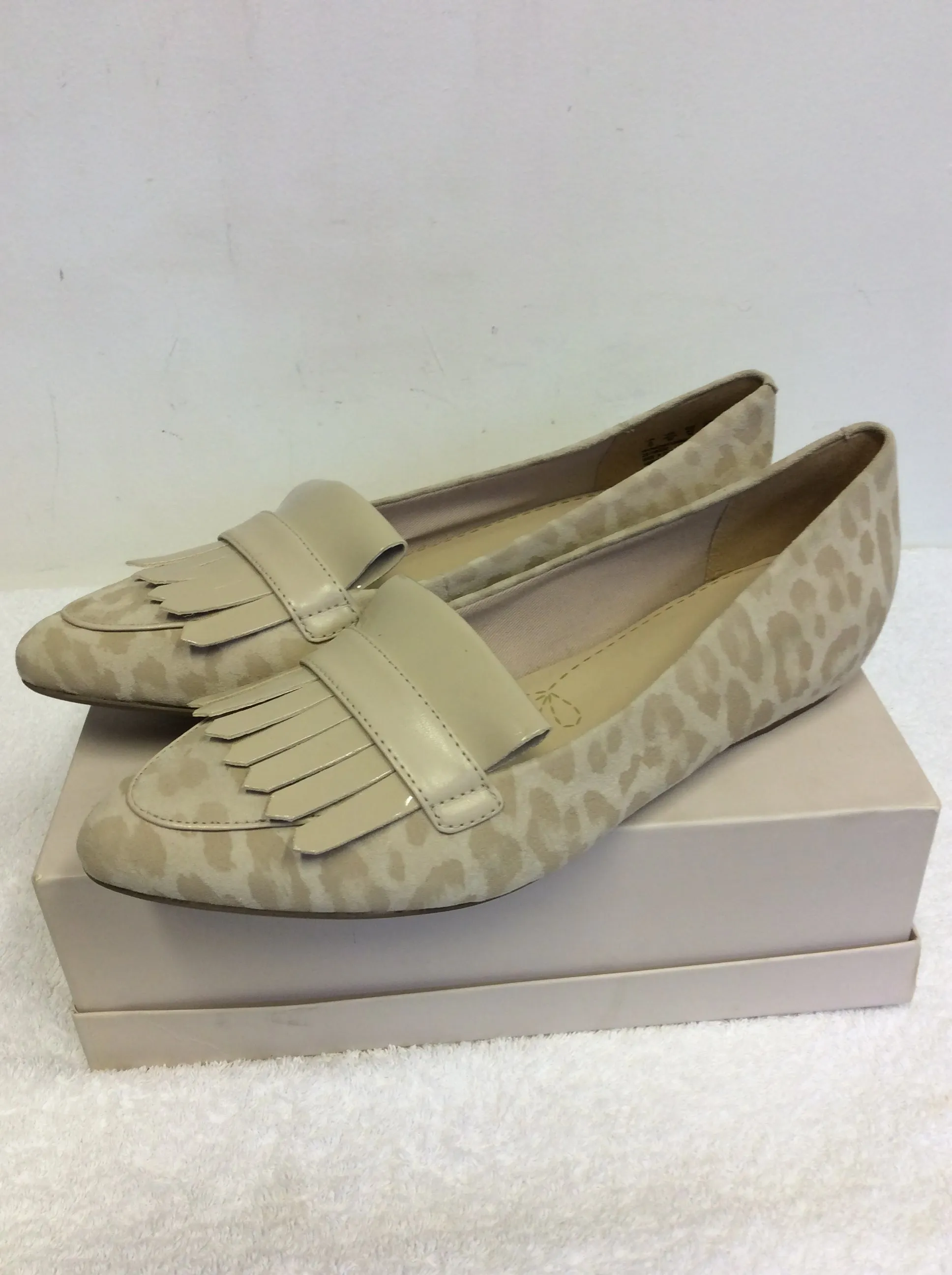 BRAND NEW CLARKS BEIGE LEOPARD PRINT FLATS SIZE 8/42