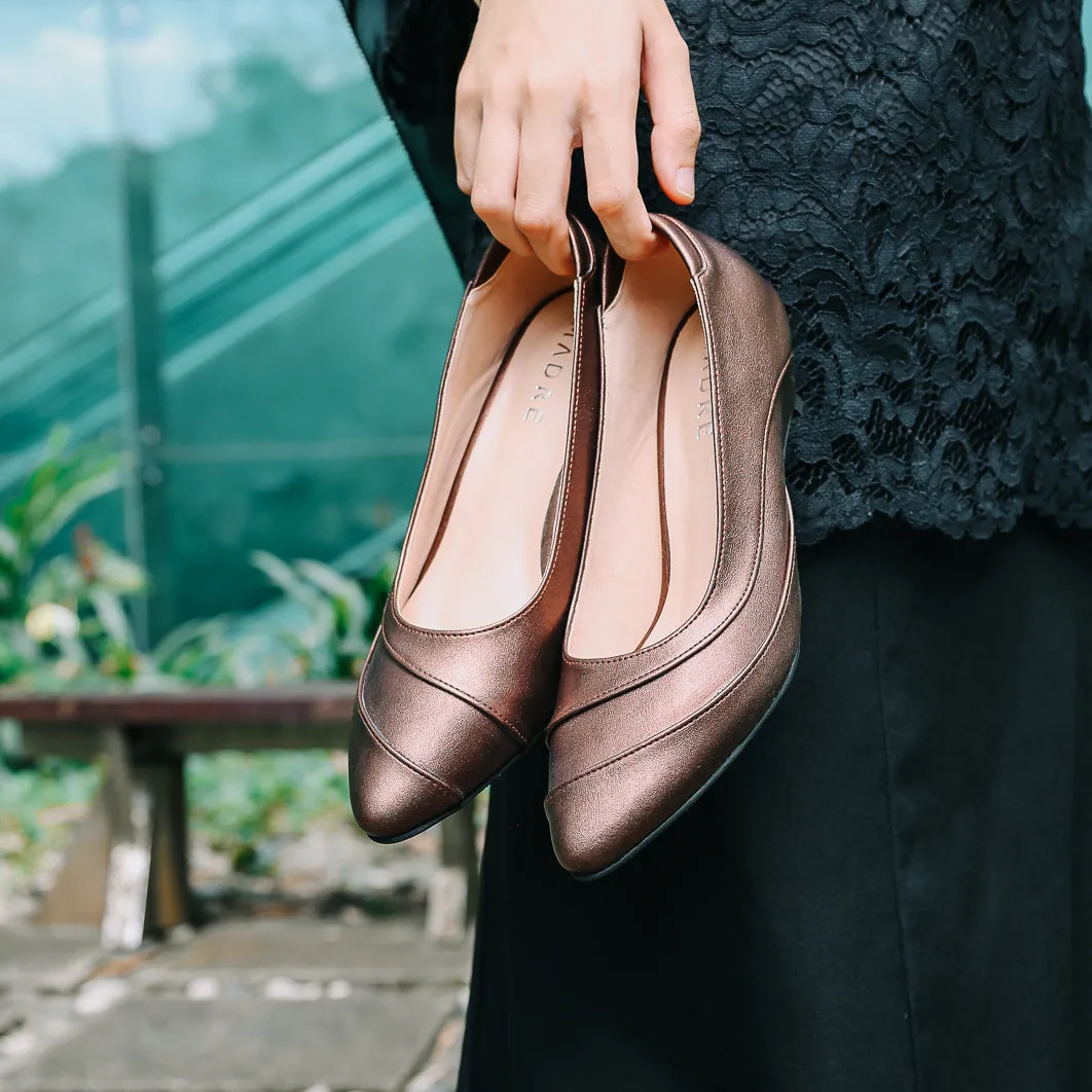 Defect Seroja Pointed Kitten Heel