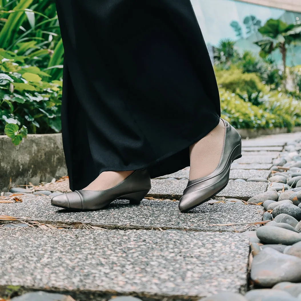 Defect Seroja Pointed Kitten Heel