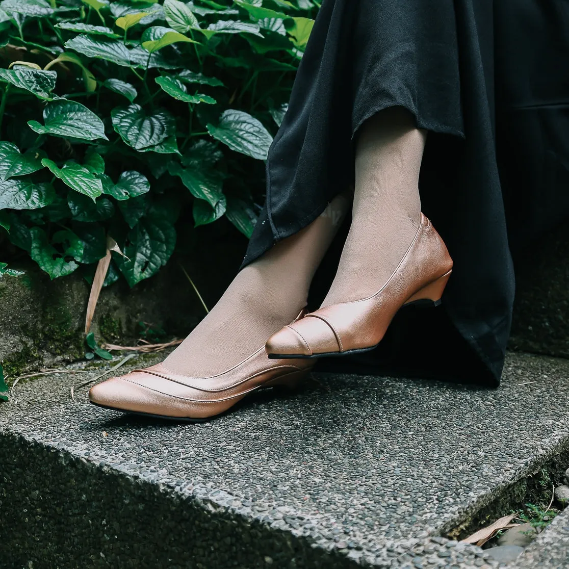 Defect Seroja Pointed Kitten Heel