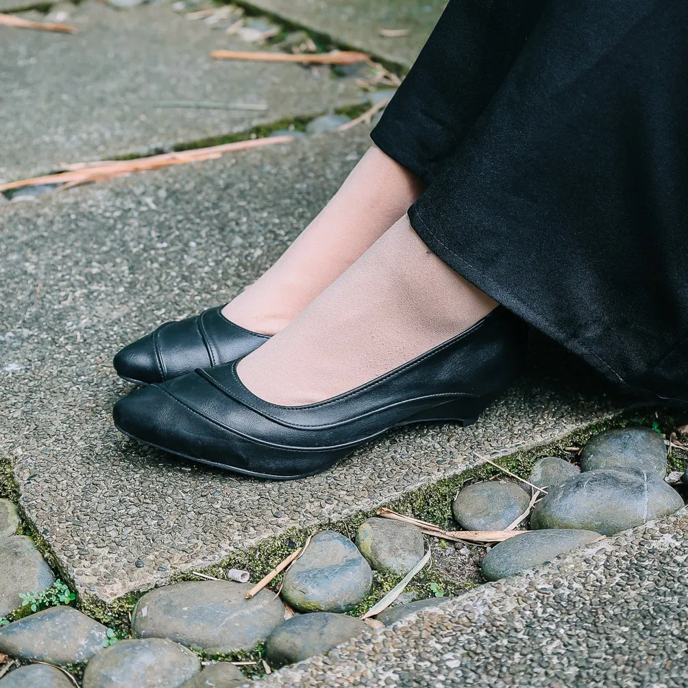 Defect Seroja Pointed Kitten Heel