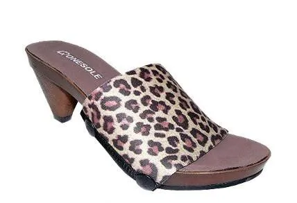 Sassy Kitten Walnut Shoe
